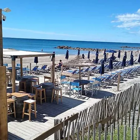 Un Petit Coin De Paradis - *